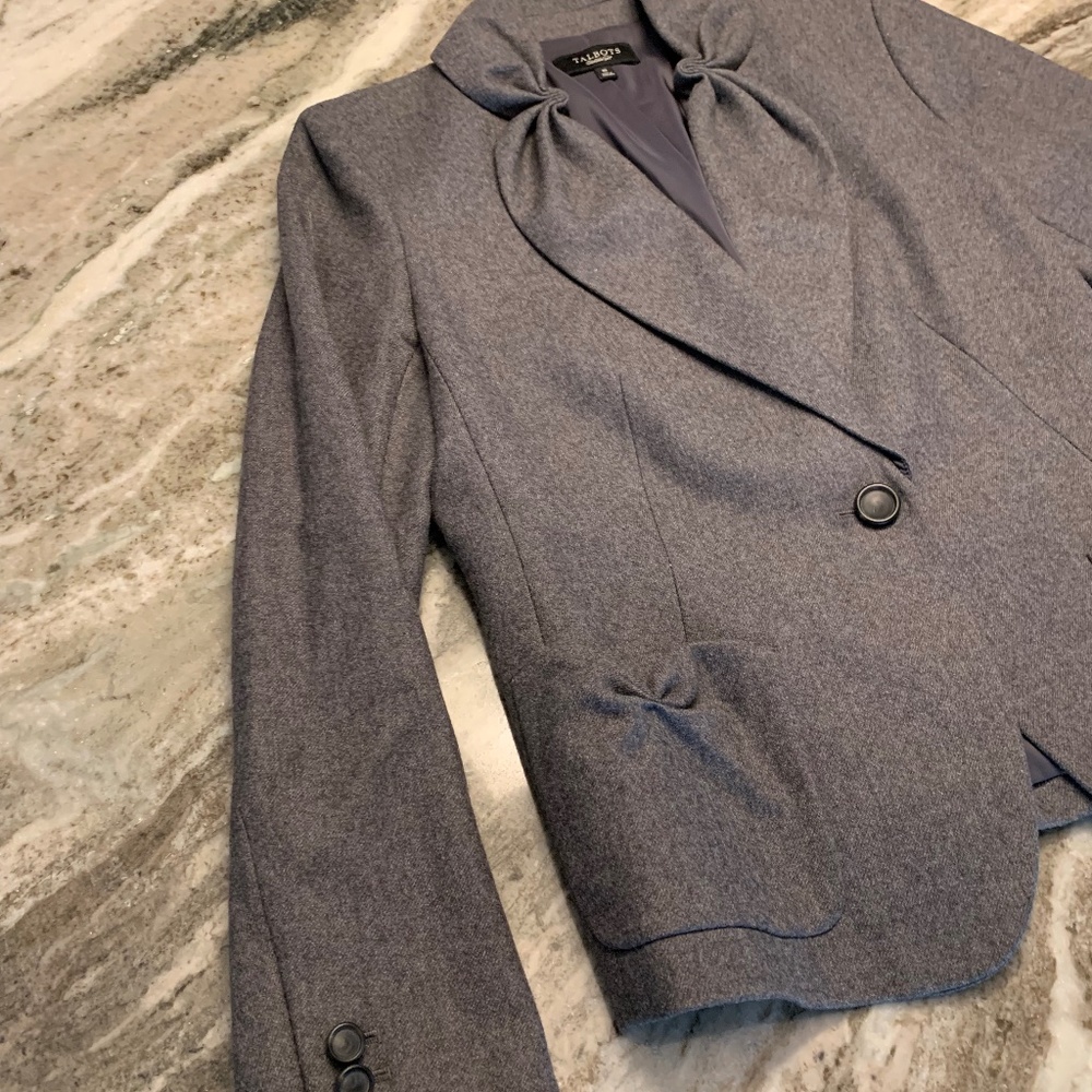 Beautifully tailored Talbots Jacket in gray wool. Sz 10
